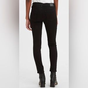 Levi’s Women’s Jeans 711 Skinny in Soft Black